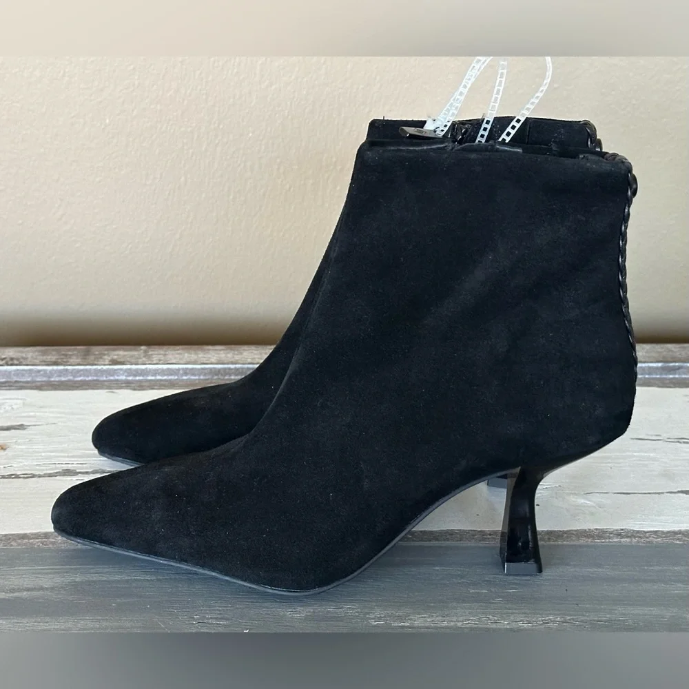 New w/ Imperfections - Donald Pliner Baltimor Suede Boots‎ - Size 6. Retail $250